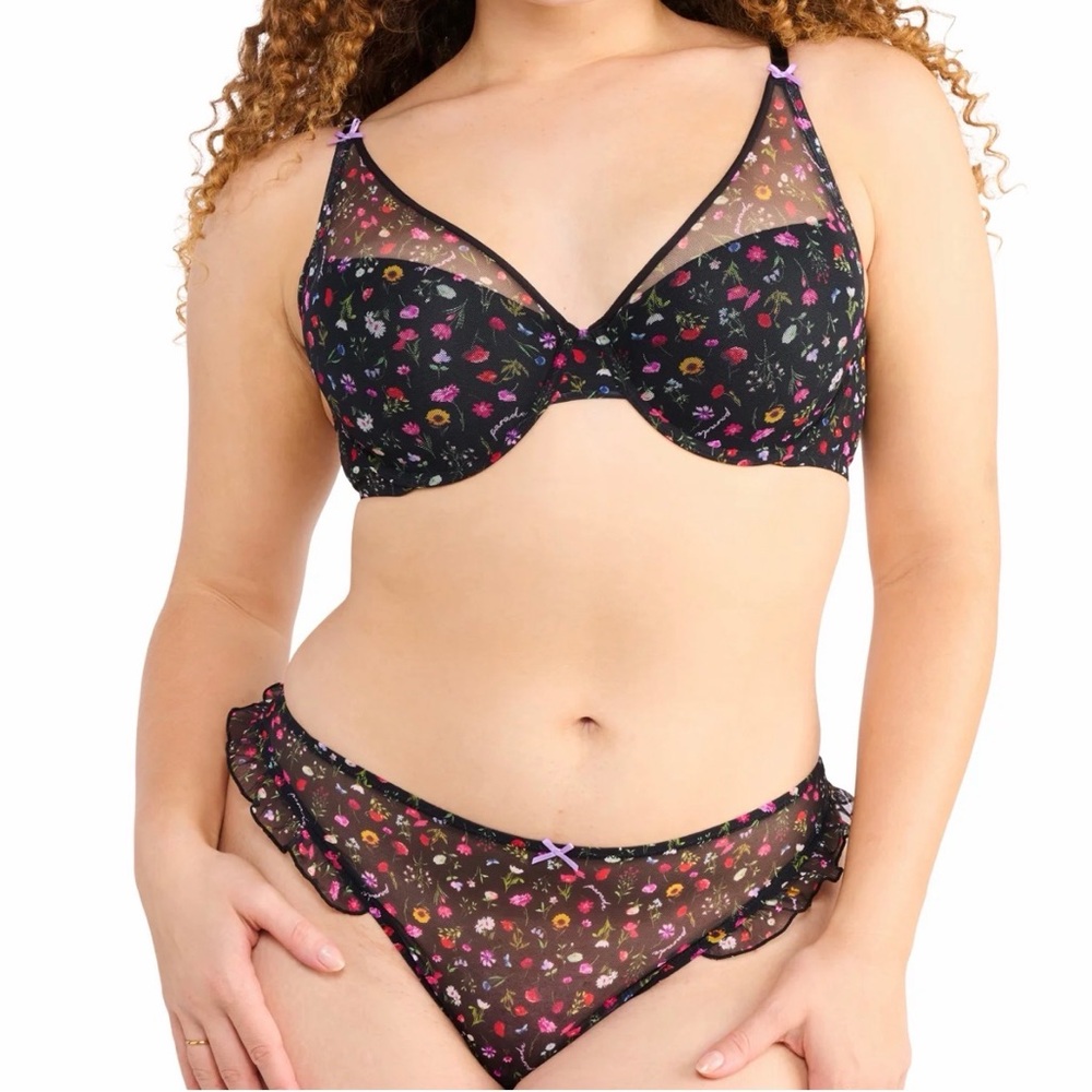 ❣️❄️Chic Black Floral Underwire Bra and Thong Set